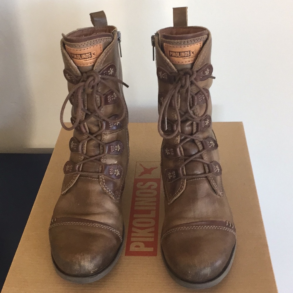 Piikolinos brown lace up boots